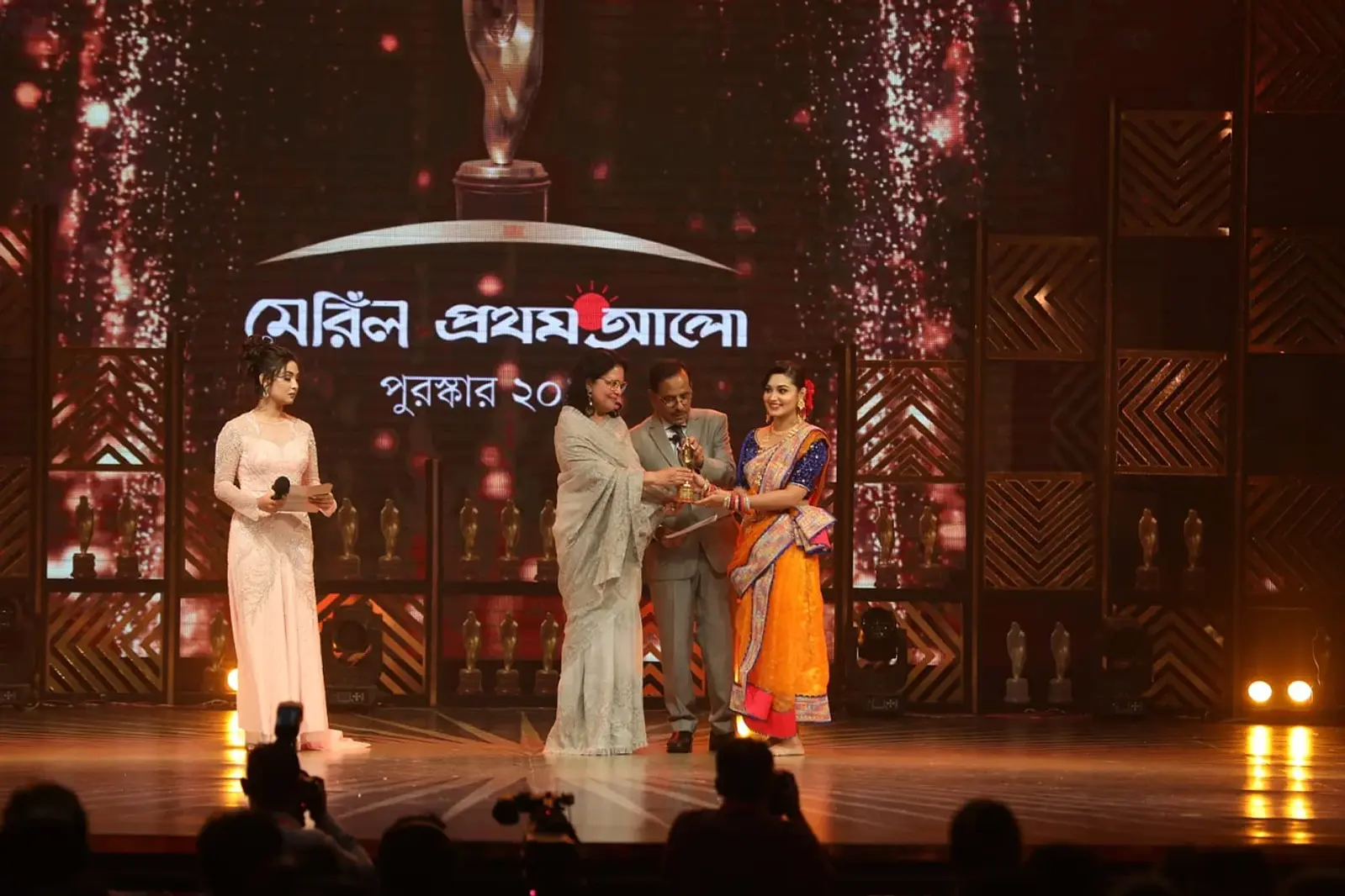 মেরিল প্রথম আলো পুরস্কার পেলেন তাসনিয়া ফারিন